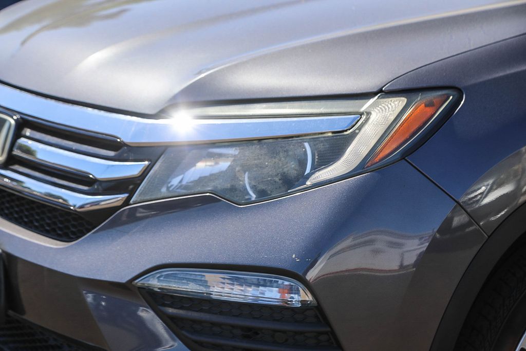Thumbnail: 2017 Honda Pilot - 9