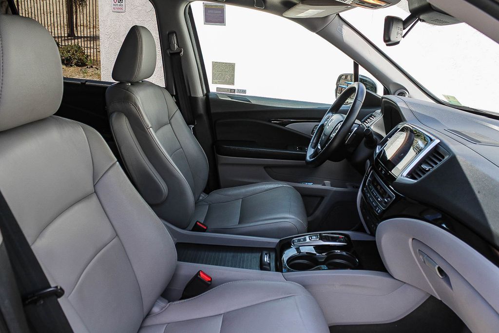 Thumbnail: 2018 Honda Pilot - 9