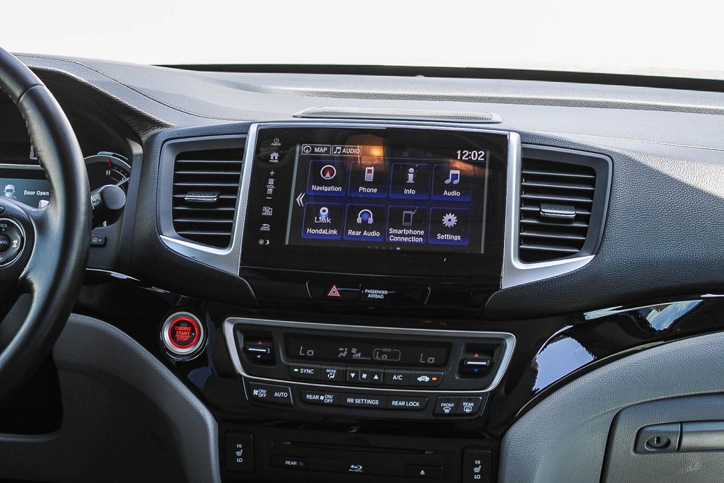 Thumbnail: 2018 Honda Pilot - 12