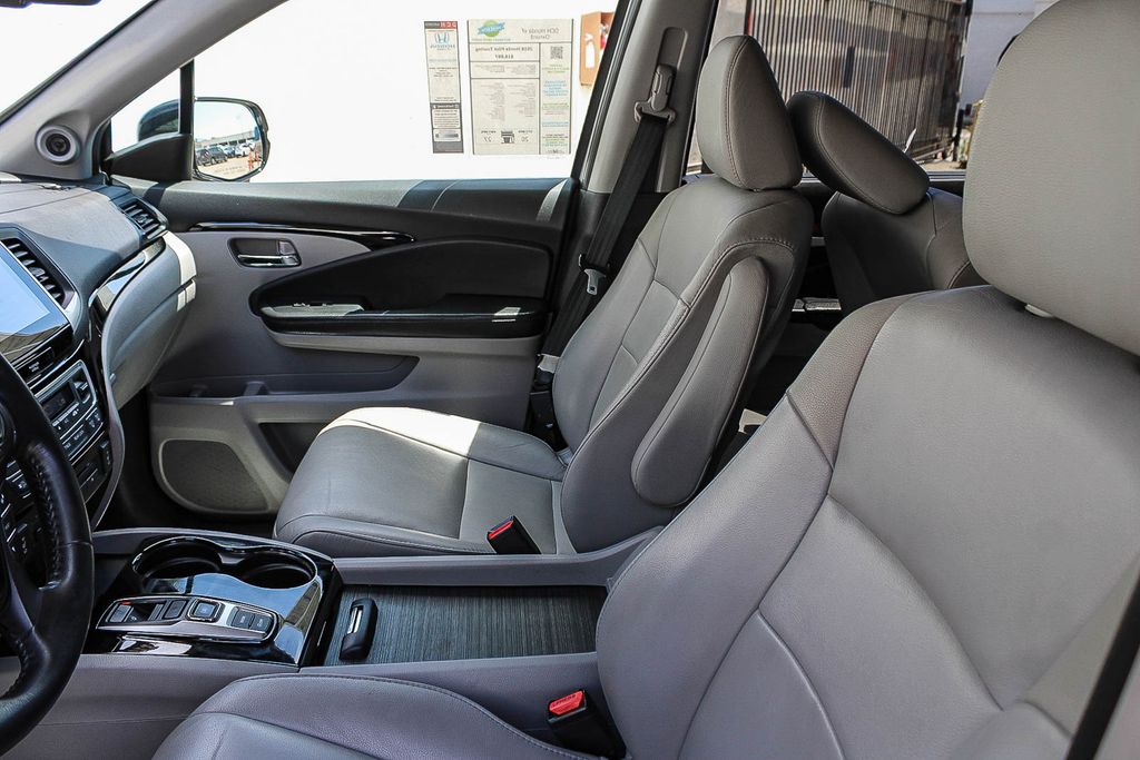 Thumbnail: 2018 Honda Pilot - 10