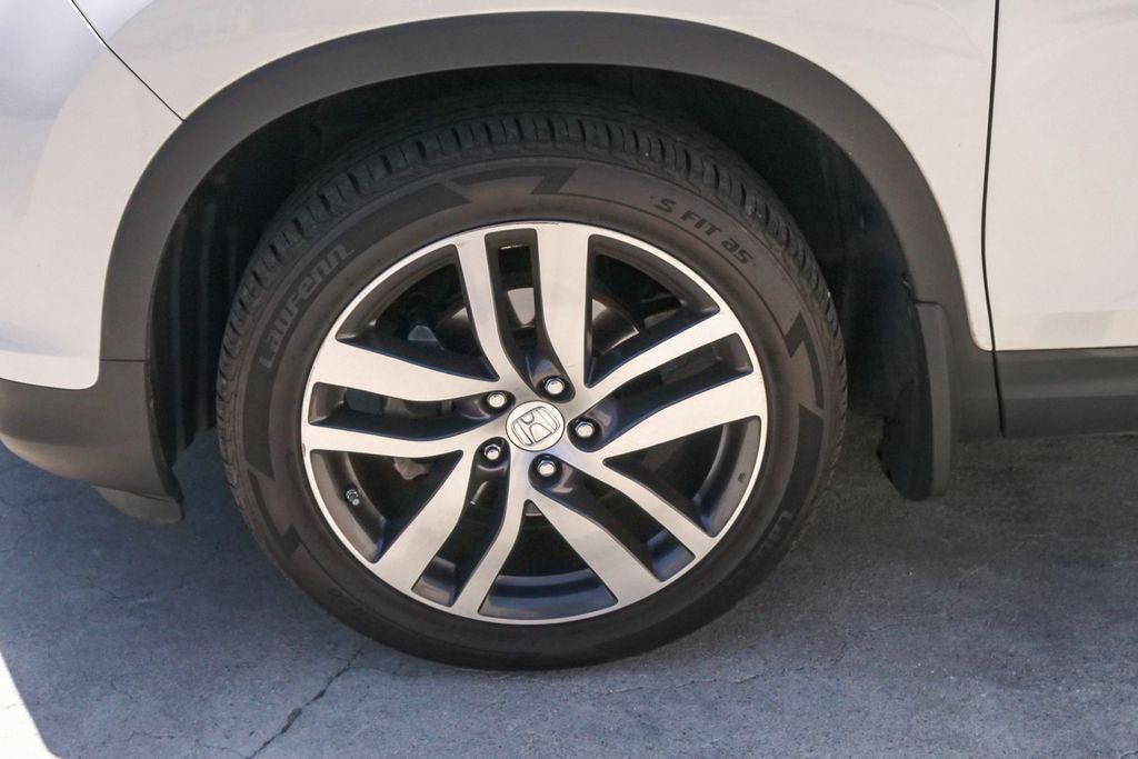 Thumbnail: 2017 Honda Pilot - 6