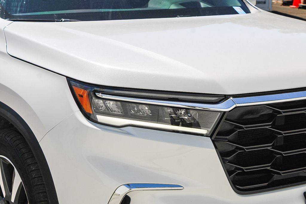 Thumbnail: 2023 Honda Pilot - 11