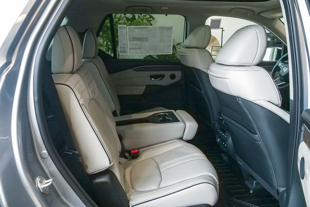 Thumbnail: 2026 Honda Pilot - 9