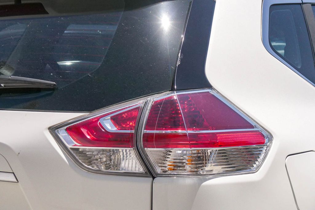 Thumbnail: 2016 Nissan Rogue - 12