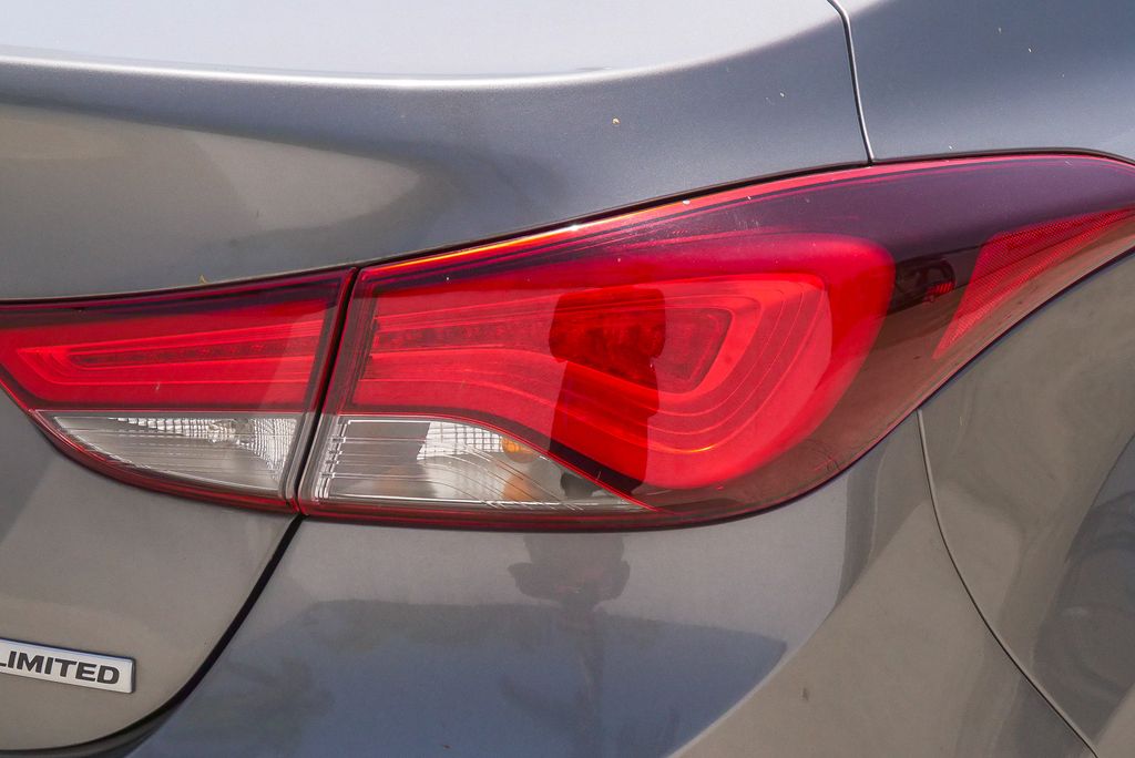 Thumbnail: 2014 Hyundai Elantra - 12