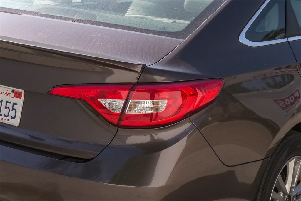 Thumbnail: 2016 Hyundai Sonata - 10
