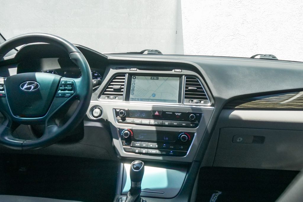 Thumbnail: 2017 Hyundai Sonata - 8