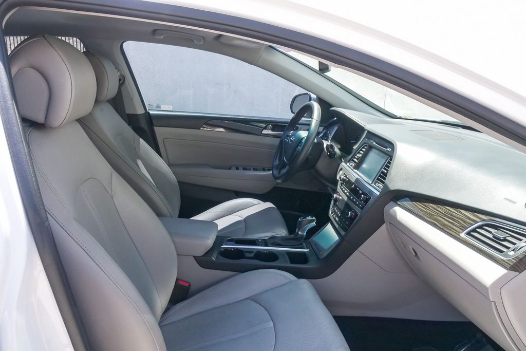 Thumbnail: 2017 Hyundai Sonata - 9