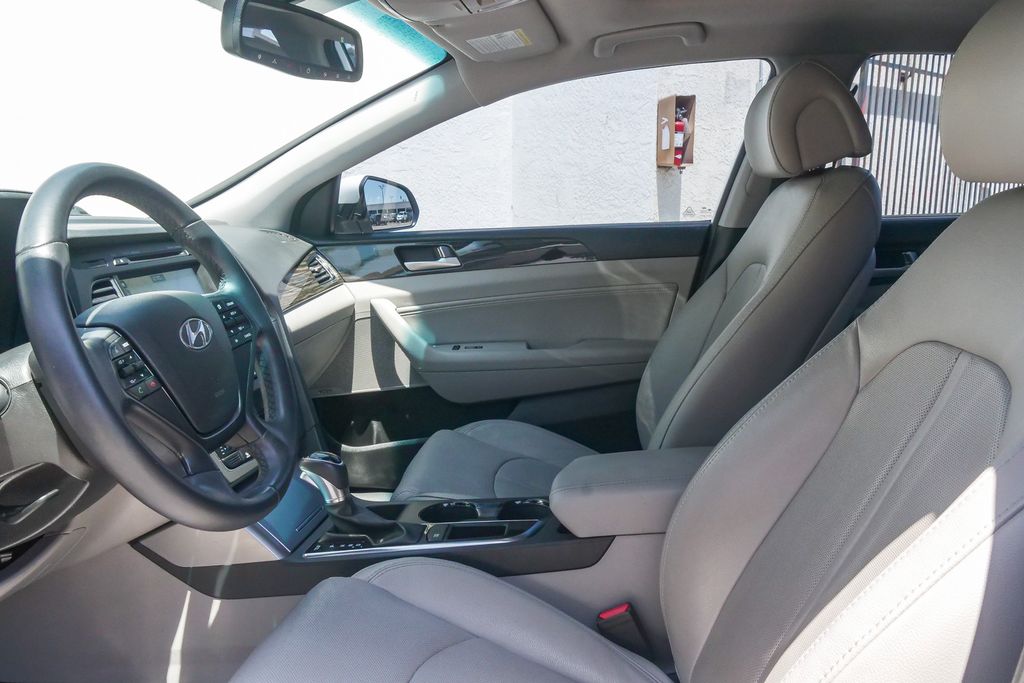 Thumbnail: 2017 Hyundai Sonata - 10
