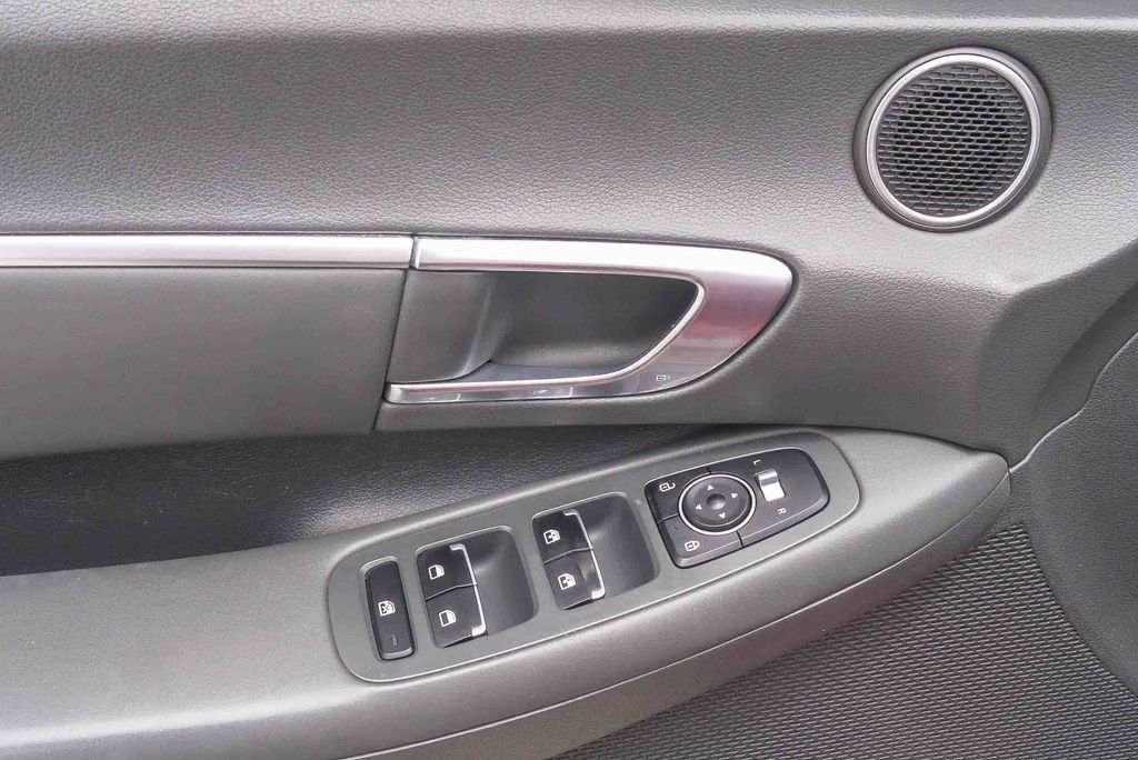 Thumbnail: 2021 Hyundai Sonata - 23