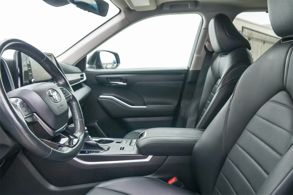 Thumbnail: 2021 Toyota Highlander - 11