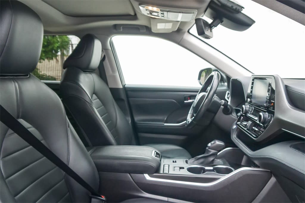 Thumbnail: 2021 Toyota Highlander - 10