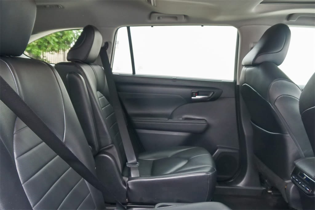 Thumbnail: 2021 Toyota Highlander - 12
