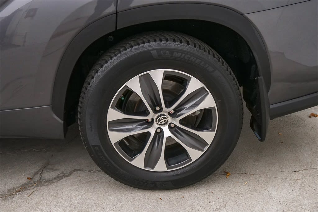 Thumbnail: 2021 Toyota Highlander - 18