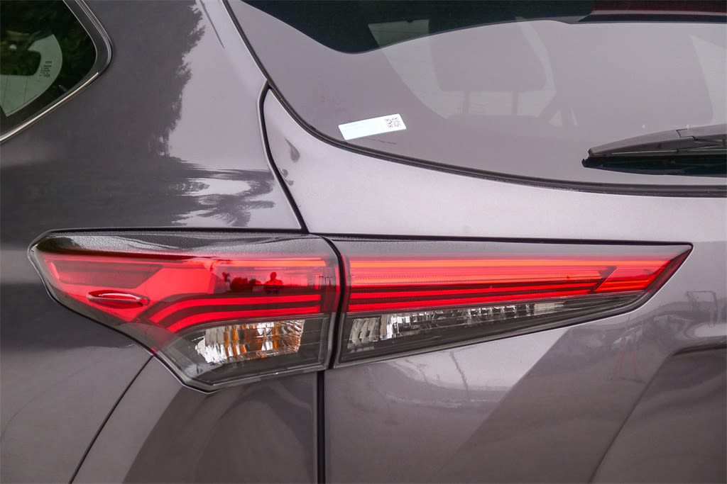 Thumbnail: 2021 Toyota Highlander - 6
