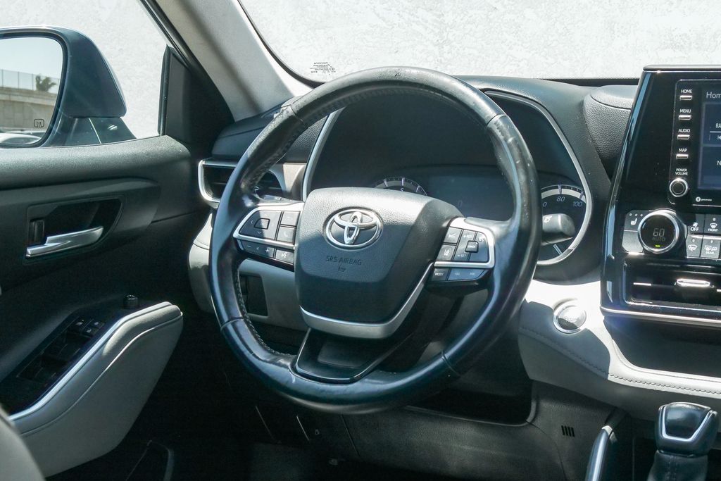 Thumbnail: 2022 Toyota Highlander - 11