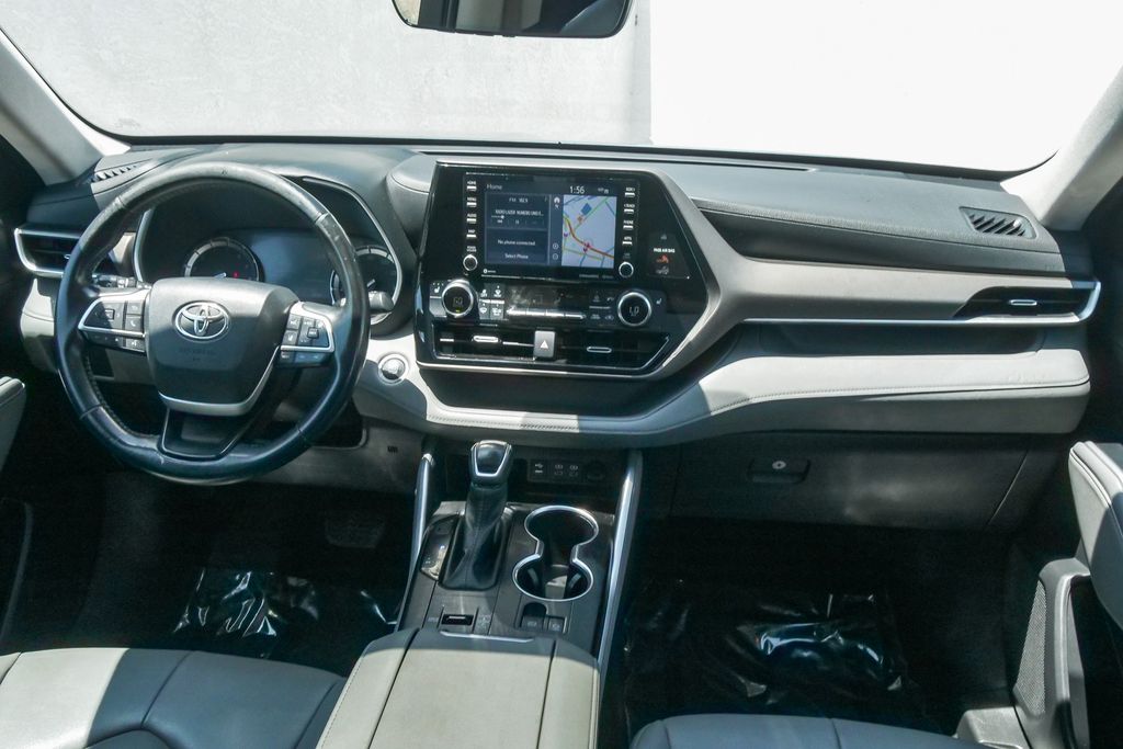 Thumbnail: 2022 Toyota Highlander - 2