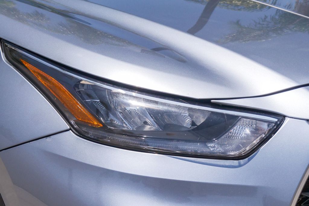Thumbnail: 2022 Toyota Highlander - 15