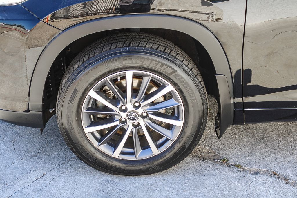 Thumbnail: 2017 Toyota Highlander - 6