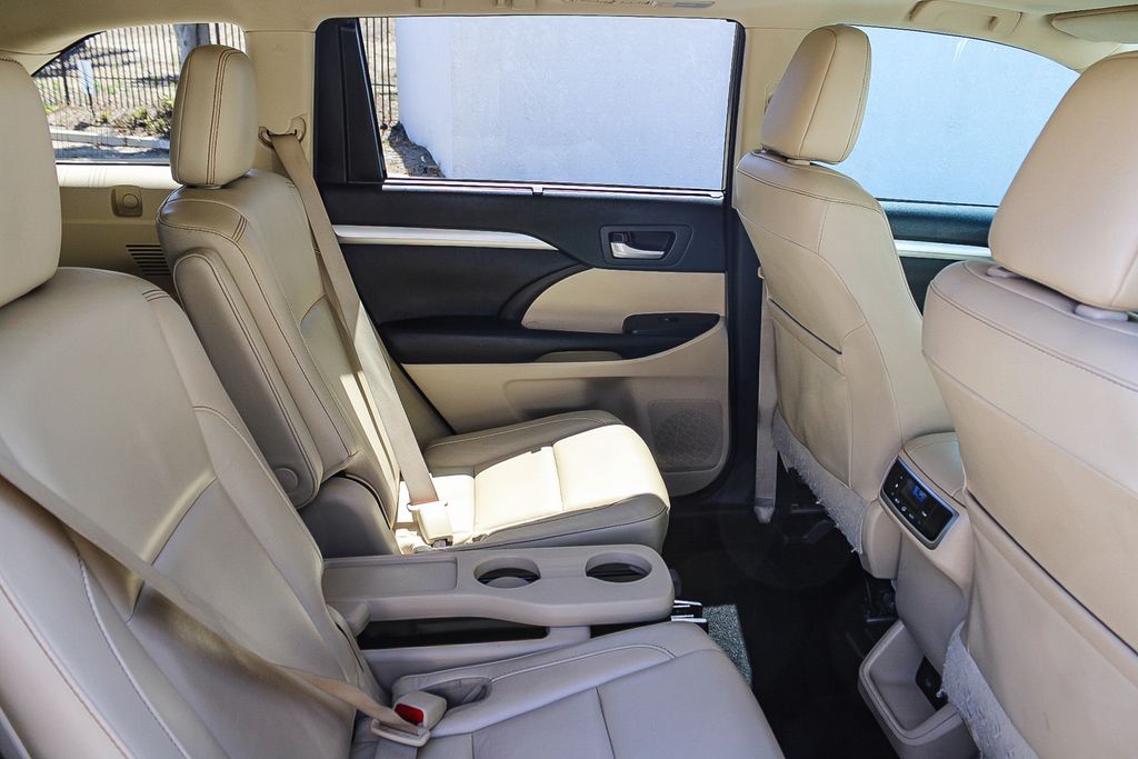 Thumbnail: 2017 Toyota Highlander - 10