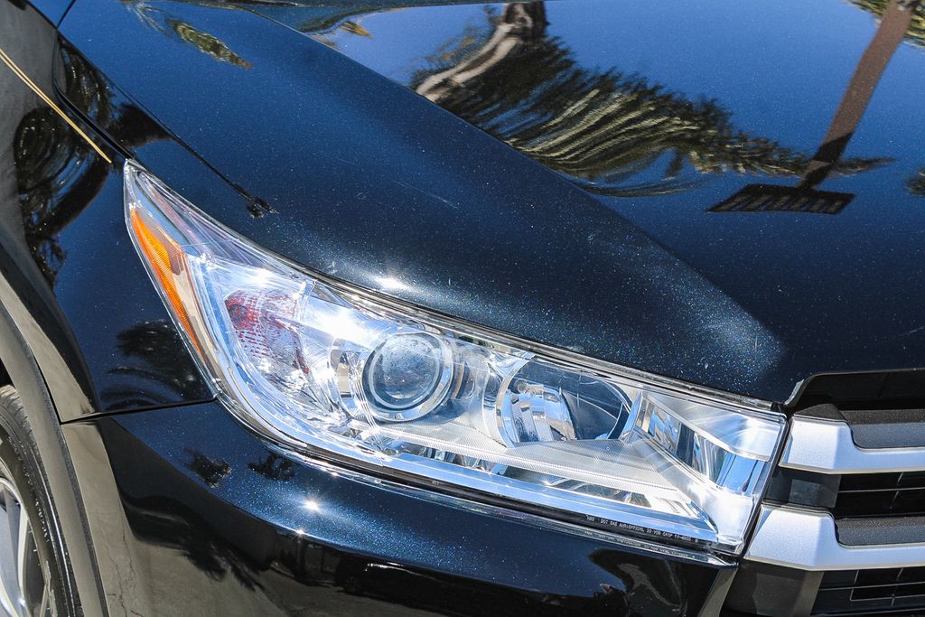 Thumbnail: 2017 Toyota Highlander - 15