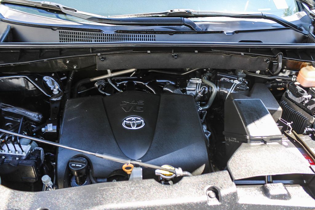 Thumbnail: 2017 Toyota Highlander - 7