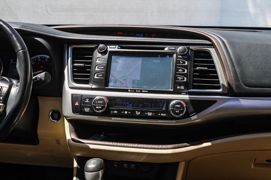 Thumbnail: 2017 Toyota Highlander - 11