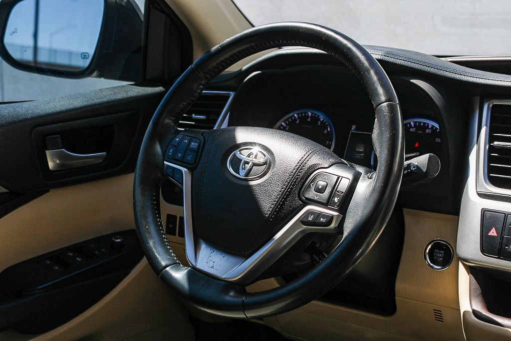 Thumbnail: 2017 Toyota Highlander - 2