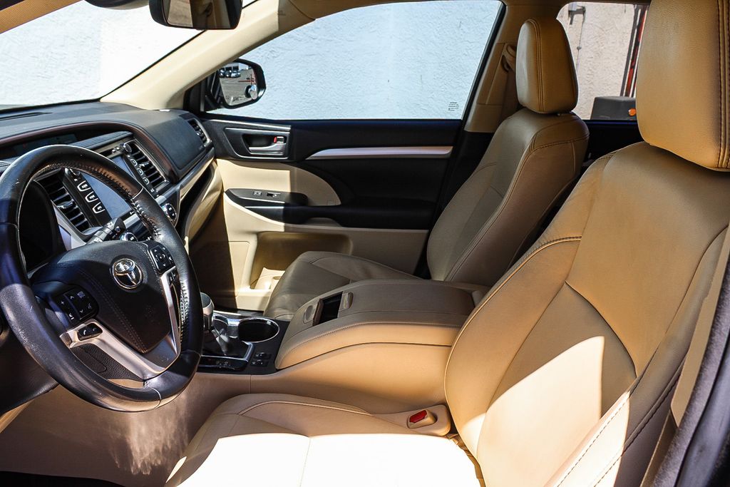 Thumbnail: 2017 Toyota Highlander - 9