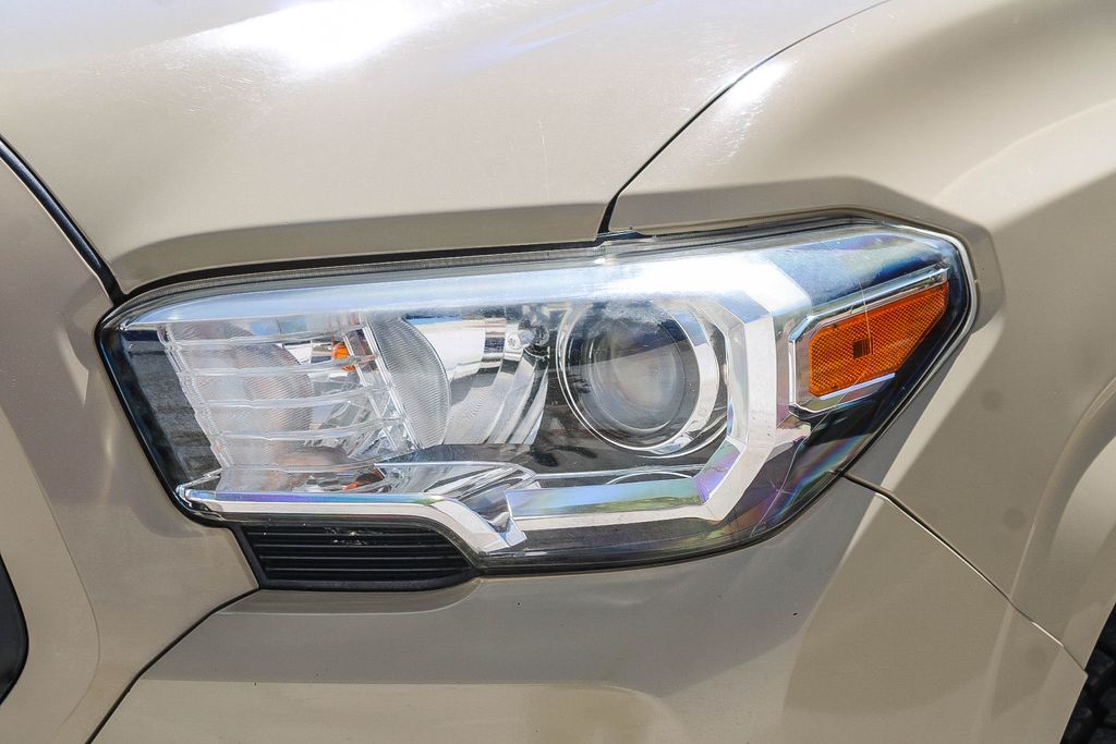 Thumbnail: 2017 Toyota Tacoma - 23