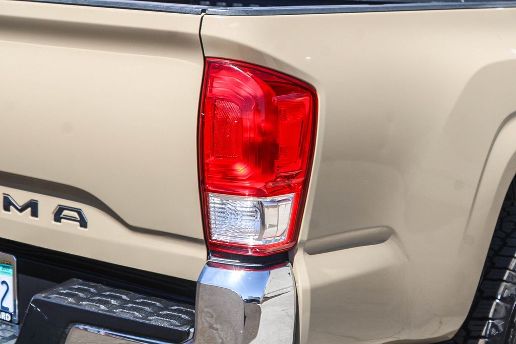 Thumbnail: 2017 Toyota Tacoma - 20