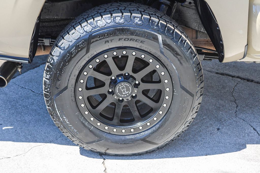 Thumbnail: 2017 Toyota Tacoma - 6