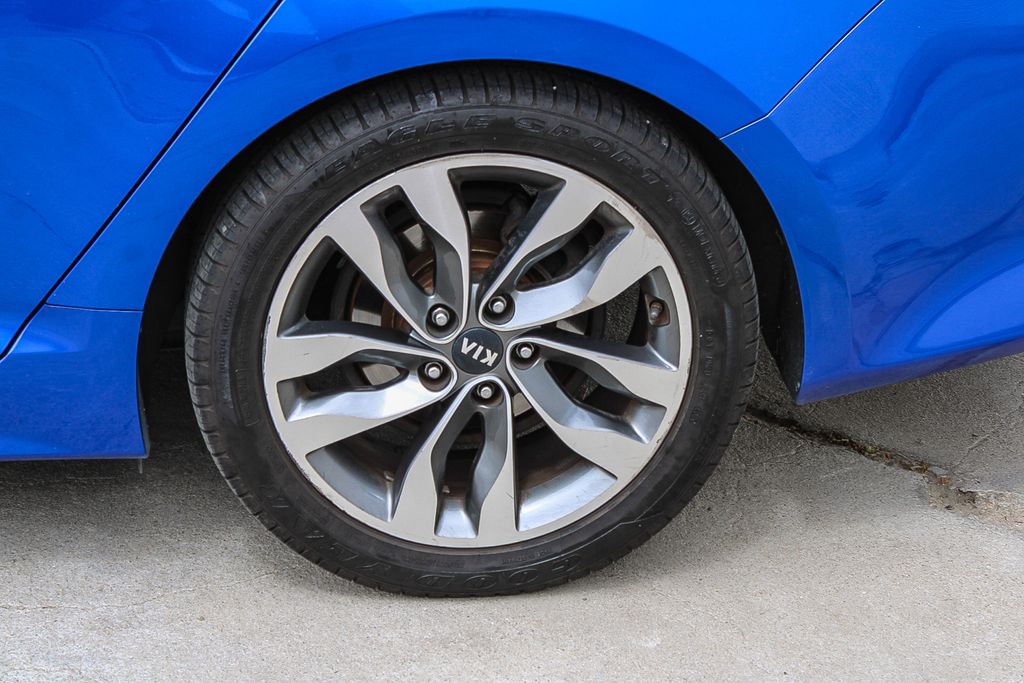 Thumbnail: 2015 Kia Optima - 10