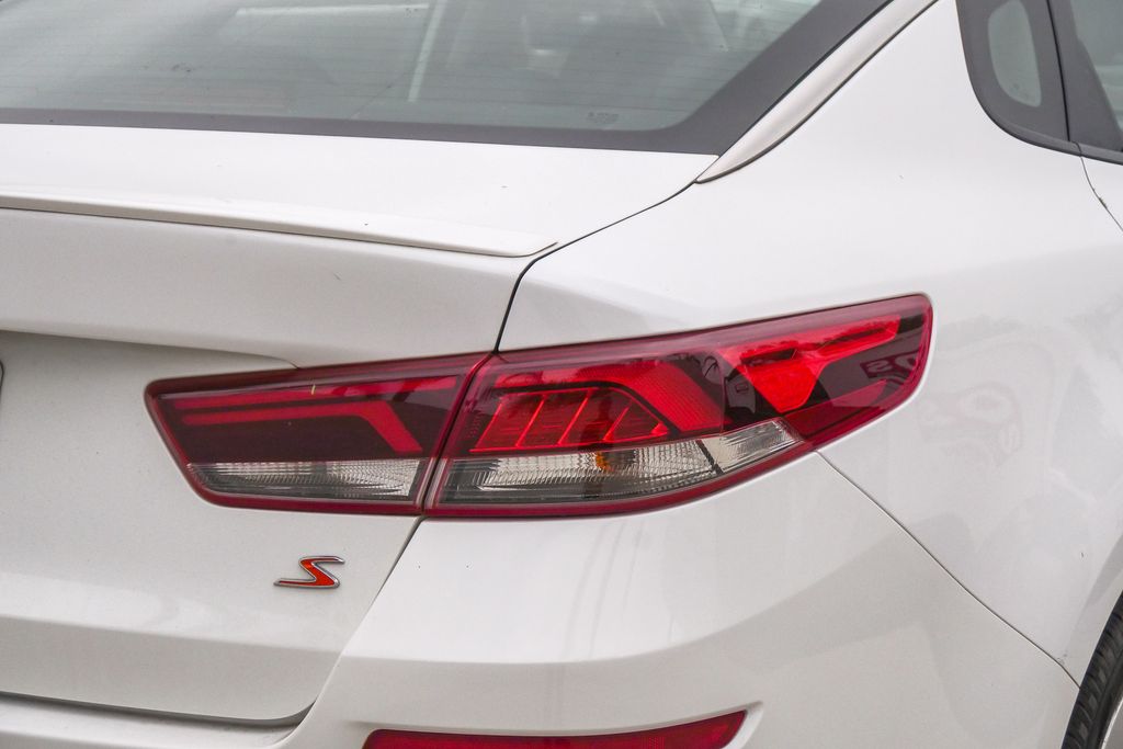 Thumbnail: 2020 Kia Optima - 12