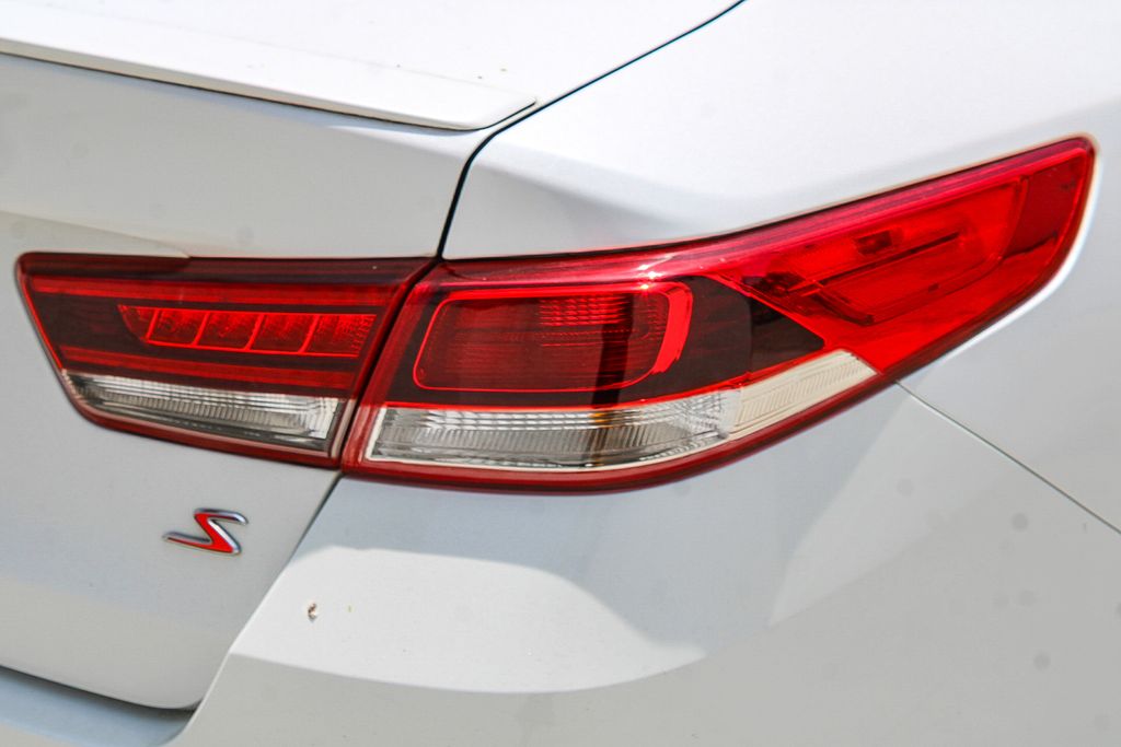 Thumbnail: 2018 Kia Optima - 12