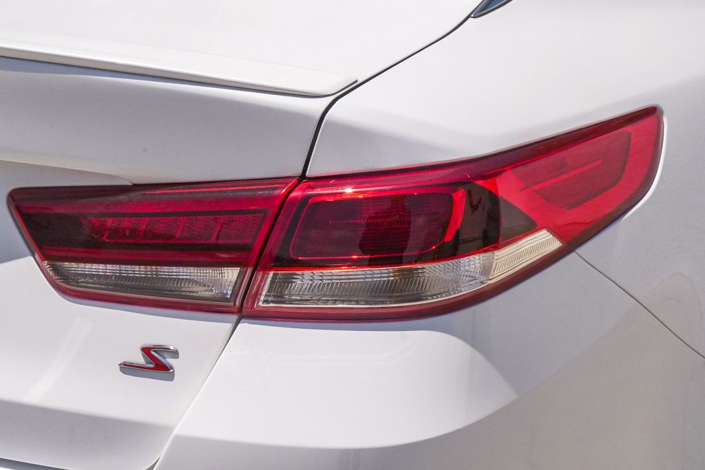 Thumbnail: 2018 Kia Optima - 19