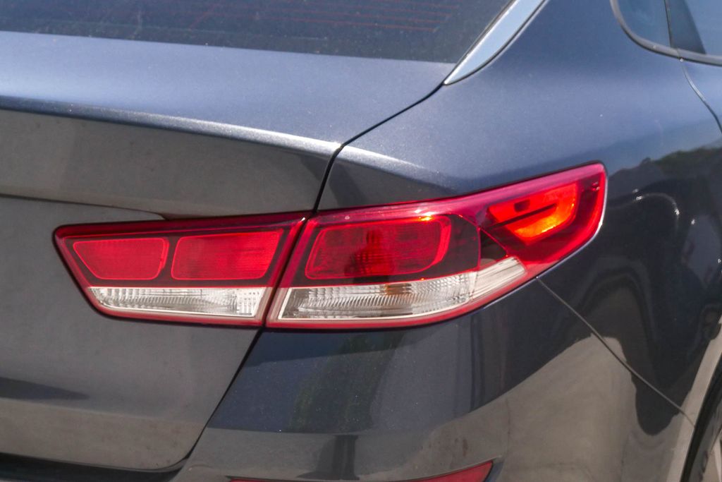 Thumbnail: 2020 Kia Optima - 11
