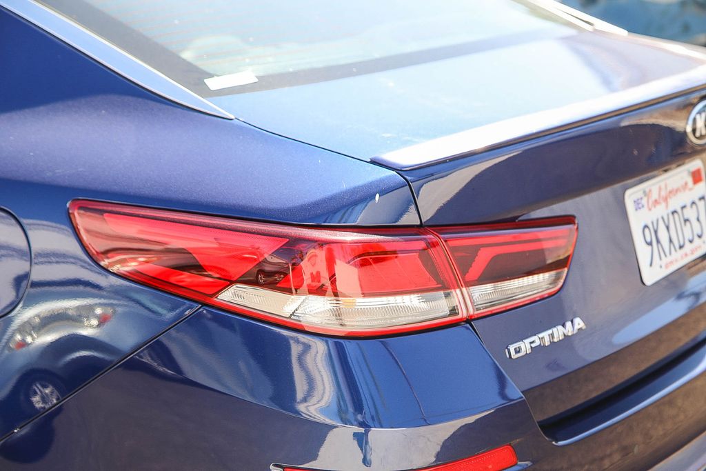 Thumbnail: 2020 Kia Optima - 11
