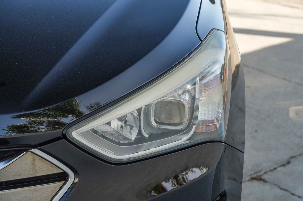 Thumbnail: 2015 Hyundai Santa Fe - 17