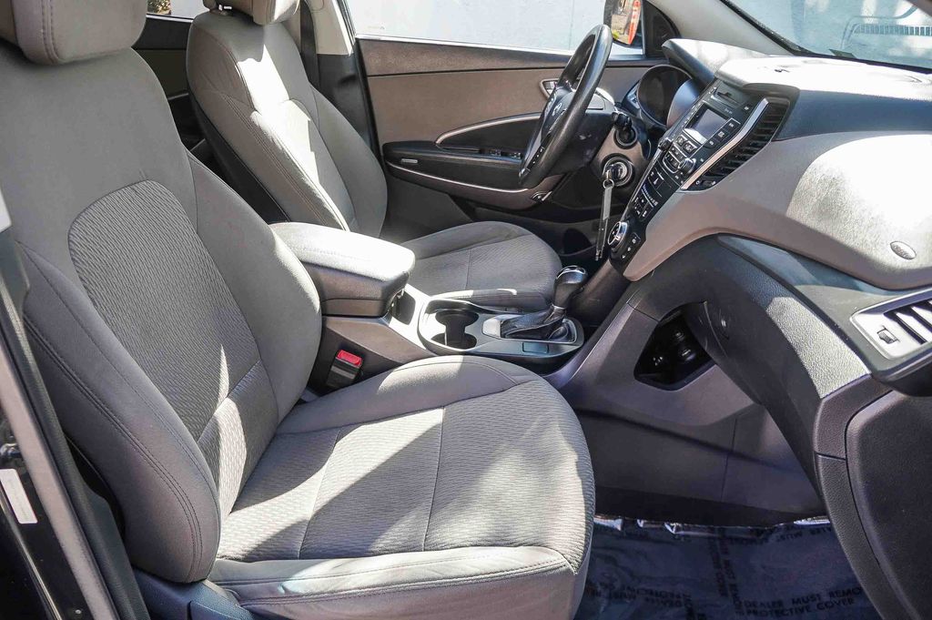 Thumbnail: 2015 Hyundai Santa Fe - 9