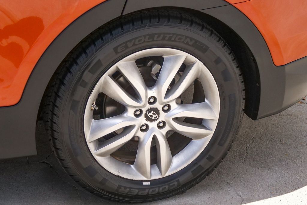 Thumbnail: 2013 Hyundai Santa Fe - 16