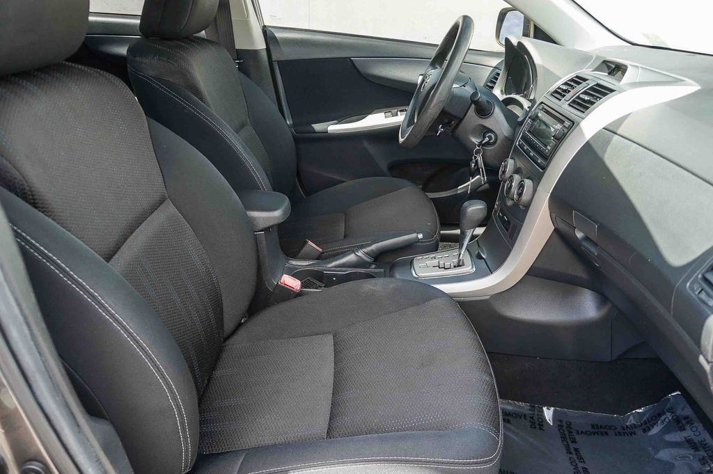 Thumbnail: 2012 Toyota Corolla - 10