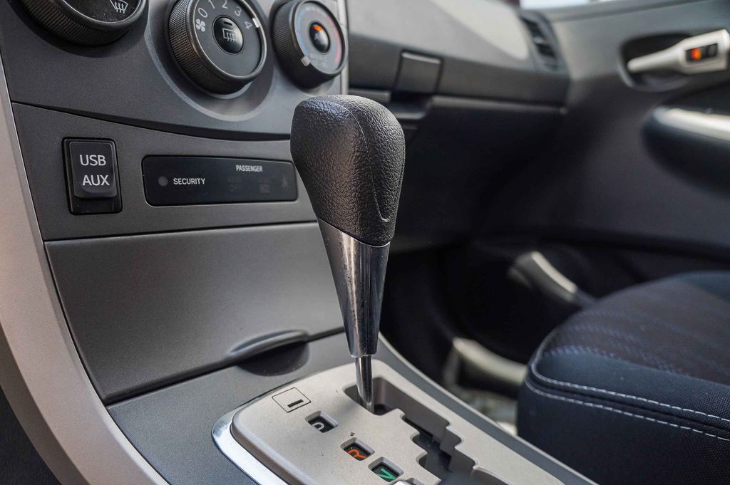 Thumbnail: 2012 Toyota Corolla - 26
