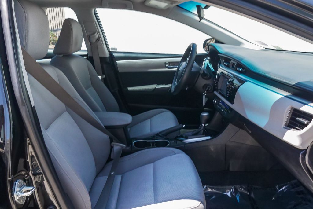 Thumbnail: 2016 Toyota Corolla - 9