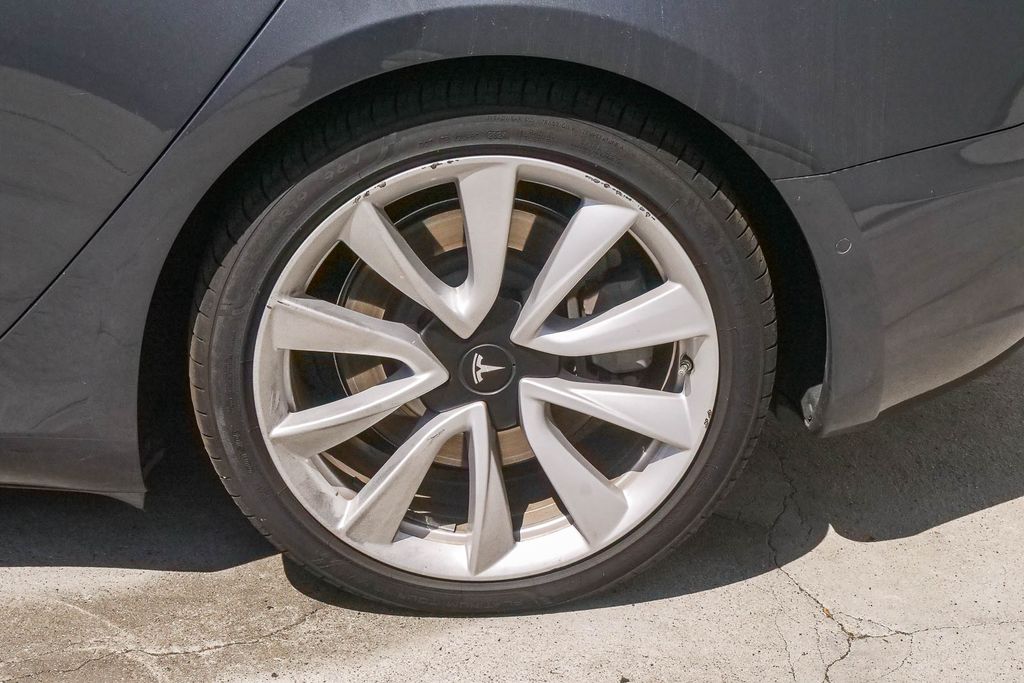 Thumbnail: 2020 Tesla Model 3 - 10