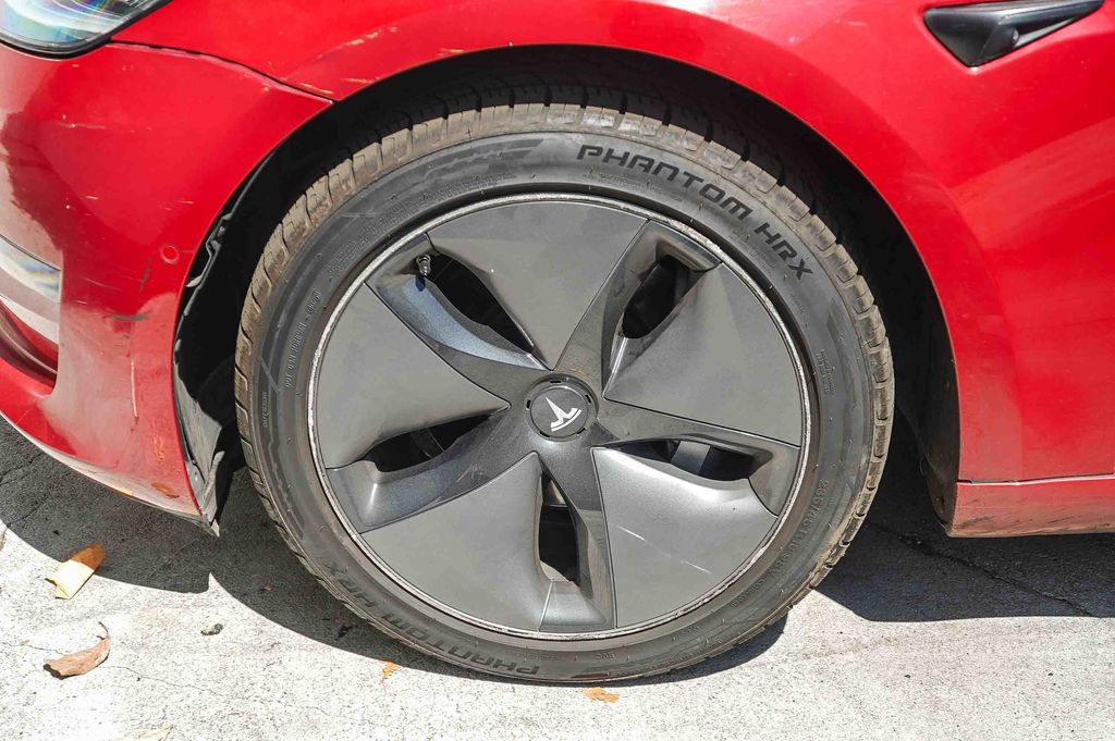 Thumbnail: 2018 Tesla Model 3 - 10