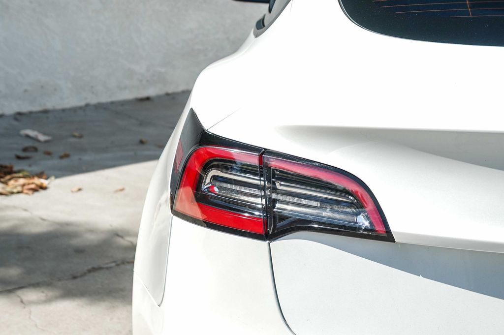 Thumbnail: 2022 Tesla Model 3 - 17