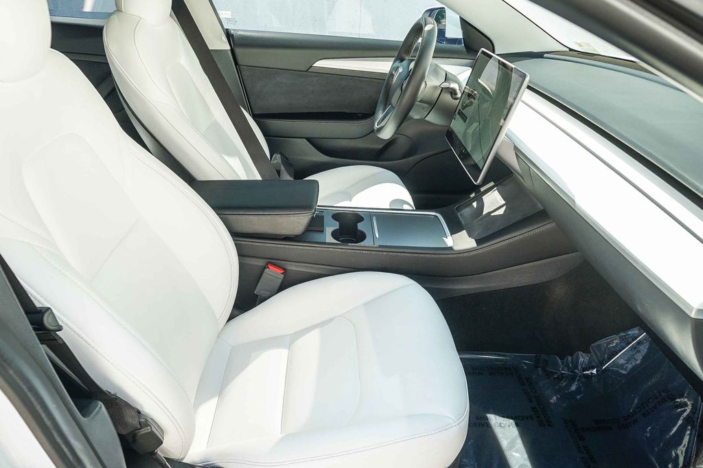 Thumbnail: 2022 Tesla Model 3 - 9