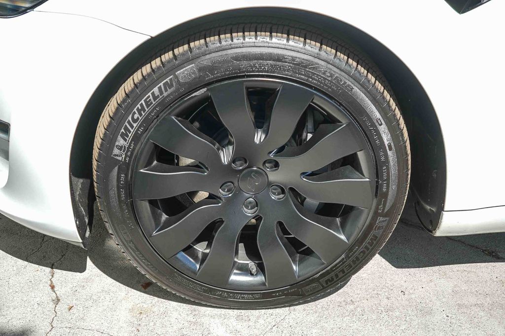 Thumbnail: 2022 Tesla Model 3 - 7