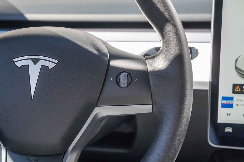 Thumbnail: 2022 Tesla Model 3 - 21